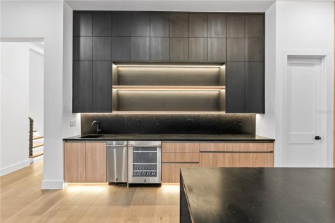 Casa en venta en Tampa, Florida, 5 dormitorios, 317.73 m2 № 1649452 - foto 13