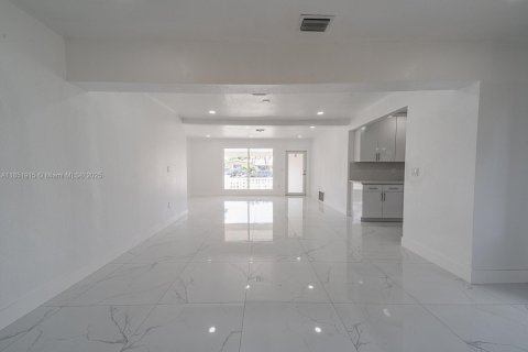 House in Miramar, Florida 3 bedrooms, 133.97 sq.m. № 1871474 - photo 16