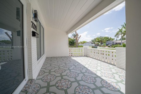 House in Miramar, Florida 3 bedrooms, 133.97 sq.m. № 1871474 - photo 27