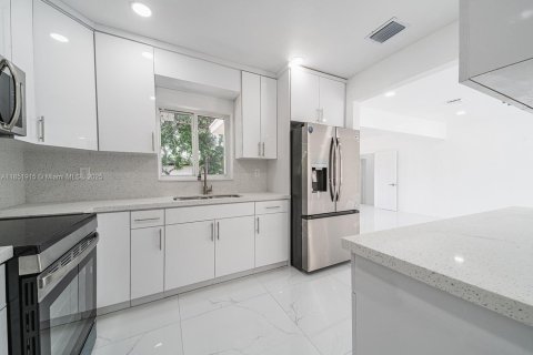 House in Miramar, Florida 3 bedrooms, 133.97 sq.m. № 1871474 - photo 7