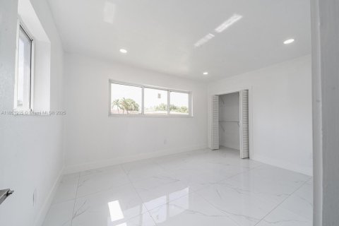 House in Miramar, Florida 3 bedrooms, 133.97 sq.m. № 1871474 - photo 17