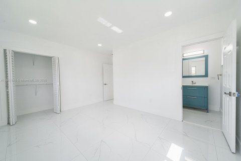 House in Miramar, Florida 3 bedrooms, 133.97 sq.m. № 1871474 - photo 18