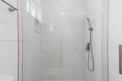 House in Miramar, Florida 3 bedrooms, 133.97 sq.m. № 1871474 - photo 13