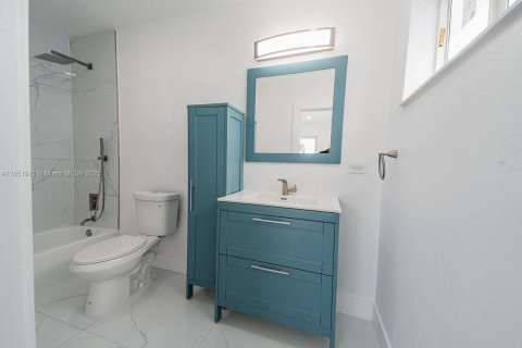 House in Miramar, Florida 3 bedrooms, 133.97 sq.m. № 1871474 - photo 19