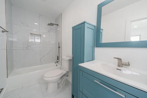 House in Miramar, Florida 3 bedrooms, 133.97 sq.m. № 1871474 - photo 20