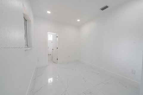 House in Miramar, Florida 3 bedrooms, 133.97 sq.m. № 1871474 - photo 10