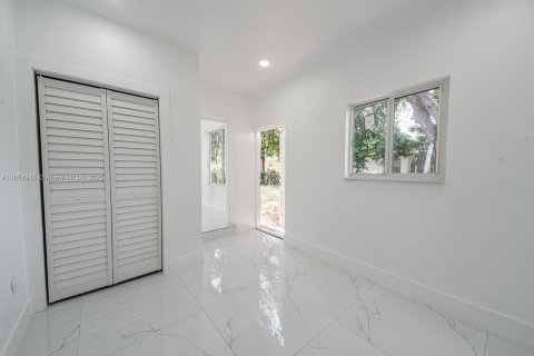 House in Miramar, Florida 3 bedrooms, 133.97 sq.m. № 1871474 - photo 11