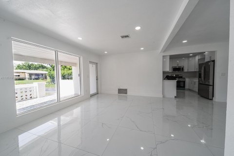 House in Miramar, Florida 3 bedrooms, 133.97 sq.m. № 1871474 - photo 26