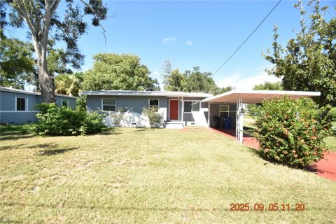 Casa en alquiler en Saint Petersburg, Florida, 3 dormitorios, 106.28 m2 № 1915597 - foto 1