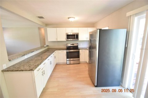 Casa en alquiler en Saint Petersburg, Florida, 3 dormitorios, 106.28 m2 № 1915597 - foto 6
