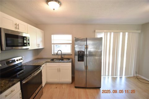 Casa en alquiler en Saint Petersburg, Florida, 3 dormitorios, 106.28 m2 № 1915597 - foto 7