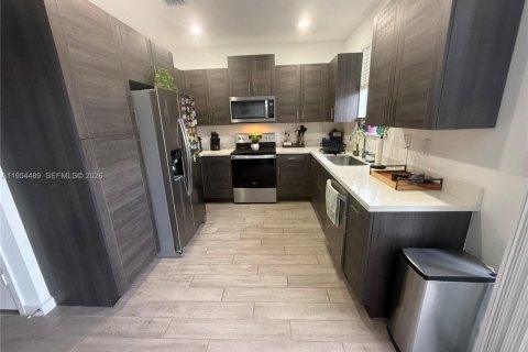 Touwnhouse à vendre à Homestead, Floride: 3 chambres, 120.96 m2 № 2010915 - photo 19