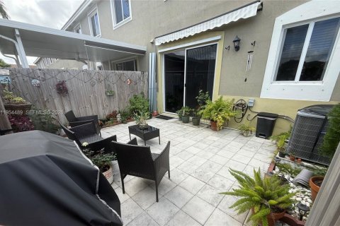 Touwnhouse à vendre à Homestead, Floride: 3 chambres, 120.96 m2 № 2010915 - photo 3