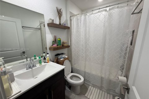 Touwnhouse à vendre à Homestead, Floride: 3 chambres, 120.96 m2 № 2010915 - photo 6