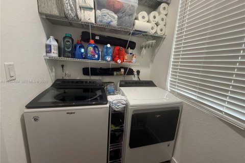 Touwnhouse à vendre à Homestead, Floride: 3 chambres, 120.96 m2 № 2010915 - photo 17