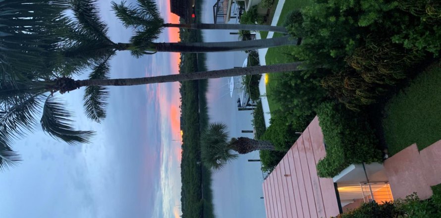 Condo in Tequesta, Florida, 2 bedrooms № 1180563