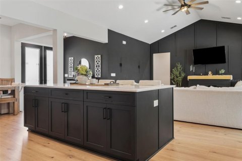 House in Wesley Chapel, Florida 5 bedrooms, 245.26 sq.m. № 2220964 - photo 11