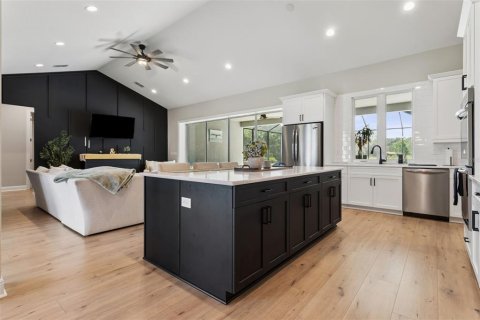 House in Wesley Chapel, Florida 5 bedrooms, 245.26 sq.m. № 2220964 - photo 10