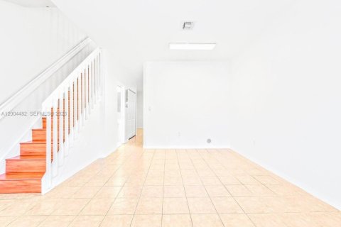 Купить кондоминиум в Дорал, Флорида 3 спальни, 131.92м2, № 2068582 - фото 2