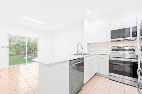 Купить кондоминиум в Дорал, Флорида 3 спальни, 131.92м2, № 2068582 - фото 4