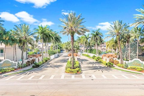 Купить кондоминиум в Дорал, Флорида 3 спальни, 131.92м2, № 2068582 - фото 21