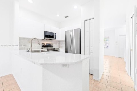 Купить кондоминиум в Дорал, Флорида 3 спальни, 131.92м2, № 2068582 - фото 5