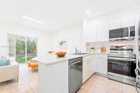 Купить кондоминиум в Дорал, Флорида 3 спальни, 131.92м2, № 2068582 - фото 3