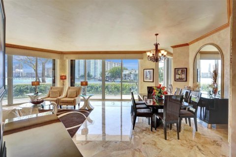 Condominio en venta en Aventura, Florida, 3 dormitorios, 227.61 m2 № 1867546 - foto 21