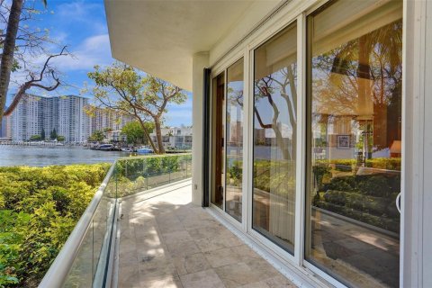 Condominio en venta en Aventura, Florida, 3 dormitorios, 227.61 m2 № 1867546 - foto 30