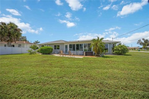 House in Port Charlotte, Florida 3 bedrooms, 164.62 sq.m. № 1893792 - photo 30