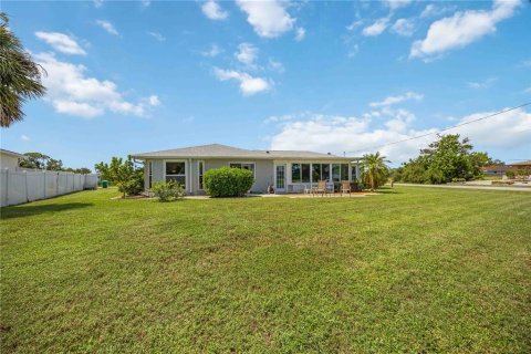 House in Port Charlotte, Florida 3 bedrooms, 164.62 sq.m. № 1893792 - photo 28