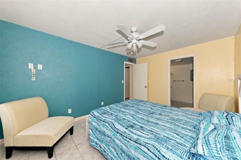 Condo in Clearwater, Florida, 2 bedrooms  № 2391379 - photo 15