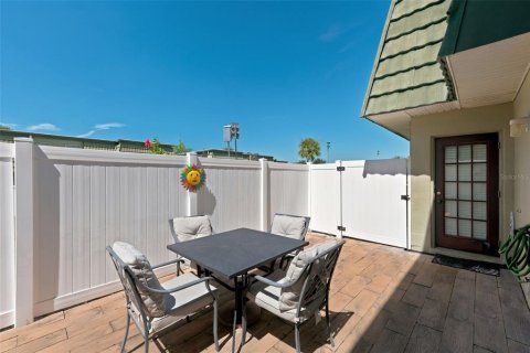 Condo in Clearwater, Florida, 2 bedrooms  № 2391379 - photo 25