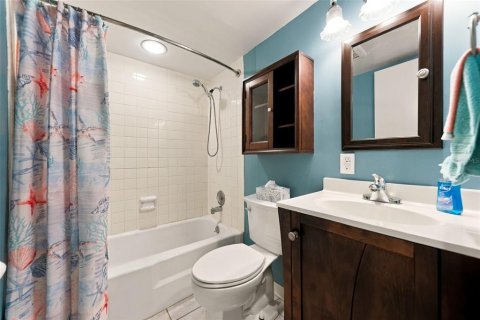 Condo in Clearwater, Florida, 2 bedrooms  № 2391379 - photo 22