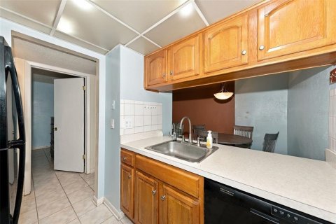 Condo in Clearwater, Florida, 2 bedrooms  № 2391379 - photo 13