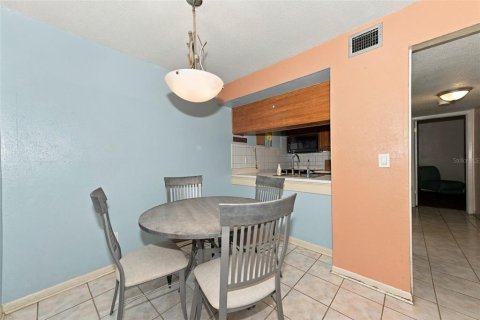 Condo in Clearwater, Florida, 2 bedrooms  № 2391379 - photo 10