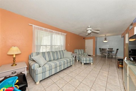 Condo in Clearwater, Florida, 2 bedrooms  № 2391379 - photo 7