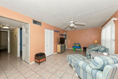 Condo in Clearwater, Florida, 2 bedrooms  № 2391379 - photo 8