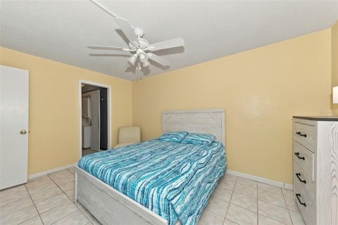 Condo in Clearwater, Florida, 2 bedrooms  № 2391379 - photo 16