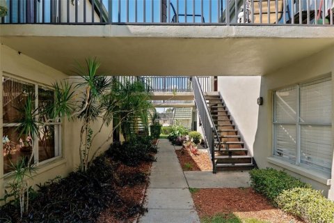 Condo in Clearwater, Florida, 2 bedrooms  № 2391379 - photo 3
