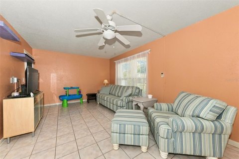 Condo in Clearwater, Florida, 2 bedrooms  № 2391379 - photo 6