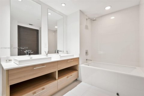 Copropriété à vendre à Miami, Floride: 2 chambres, 101.08 m2 № 1998408 - photo 19