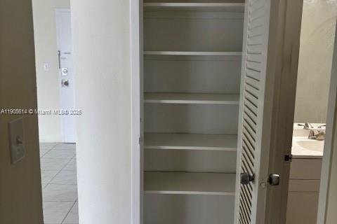 Снять в аренду кондоминиум в Норт-Бей-Виллидж, Флорида 1 спальня, 87.33м2, № 1956236 - фото 7