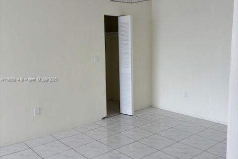 Снять в аренду кондоминиум в Норт-Бей-Виллидж, Флорида 1 спальня, 87.33м2, № 1956236 - фото 12