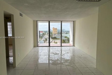 Снять в аренду кондоминиум в Норт-Бей-Виллидж, Флорида 1 спальня, 87.33м2, № 1956236 - фото 14