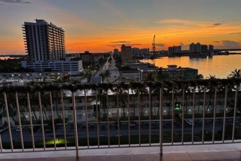 Снять в аренду кондоминиум в Норт-Бей-Виллидж, Флорида 1 спальня, 87.33м2, № 1956236 - фото 20