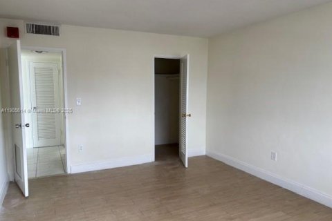 Снять в аренду кондоминиум в Норт-Бей-Виллидж, Флорида 1 спальня, 87.33м2, № 1956236 - фото 10