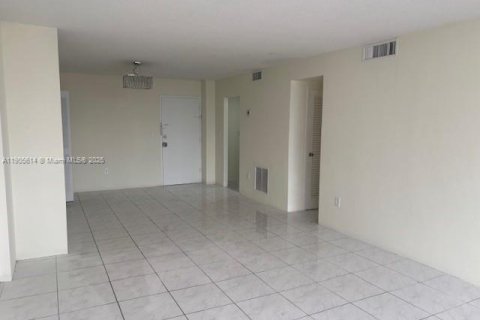 Снять в аренду кондоминиум в Норт-Бей-Виллидж, Флорида 1 спальня, 87.33м2, № 1956236 - фото 8