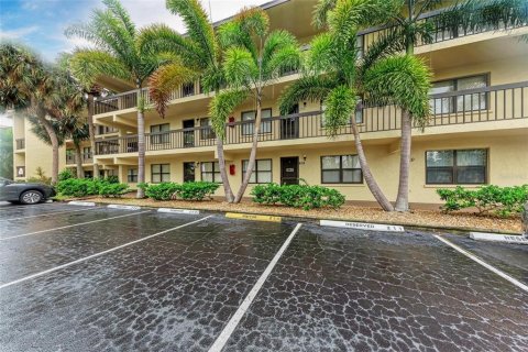 Condominio en alquiler en Bradenton, Florida, 2 dormitorios, 97.55 m2 № 1908855 - foto 2