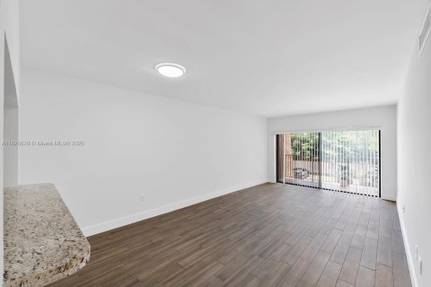 Condo in Pinecrest, Florida, 2 bedrooms  № 1794098 - photo 5